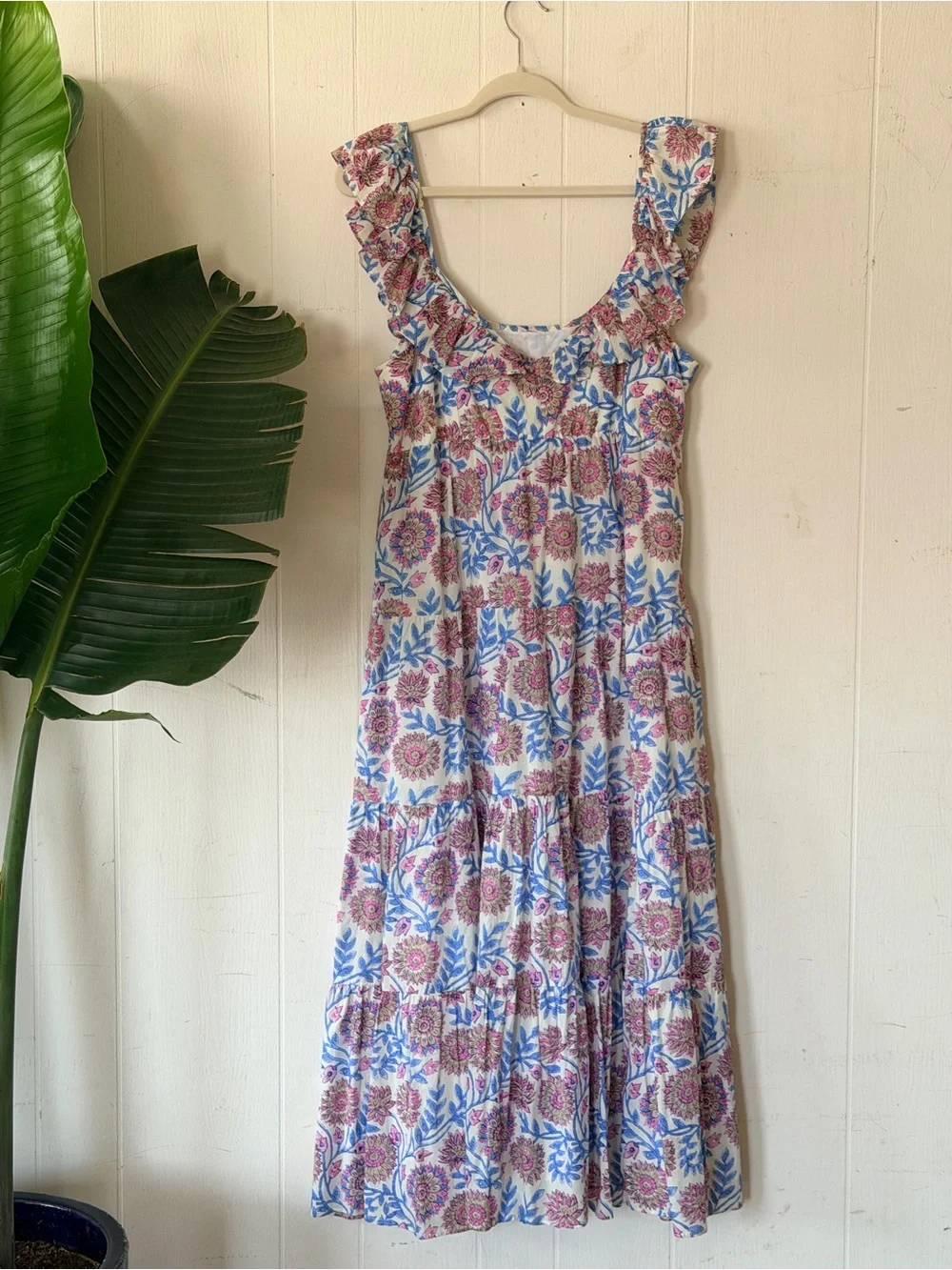 Tiered ruffleneck dress in floral vine block print